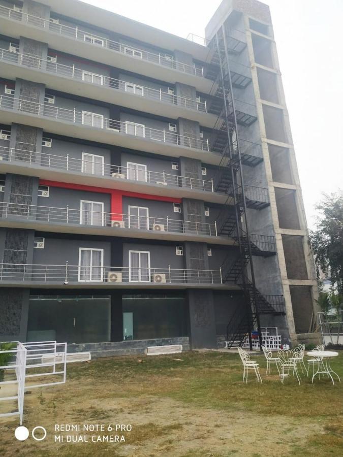 Hotel Aarkay Palace Badarpur エクステリア 写真
