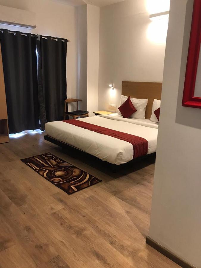 Hotel Aarkay Palace Badarpur エクステリア 写真