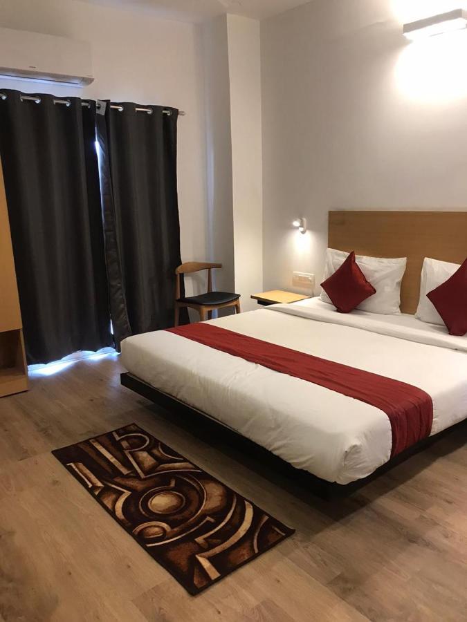 Hotel Aarkay Palace Badarpur エクステリア 写真