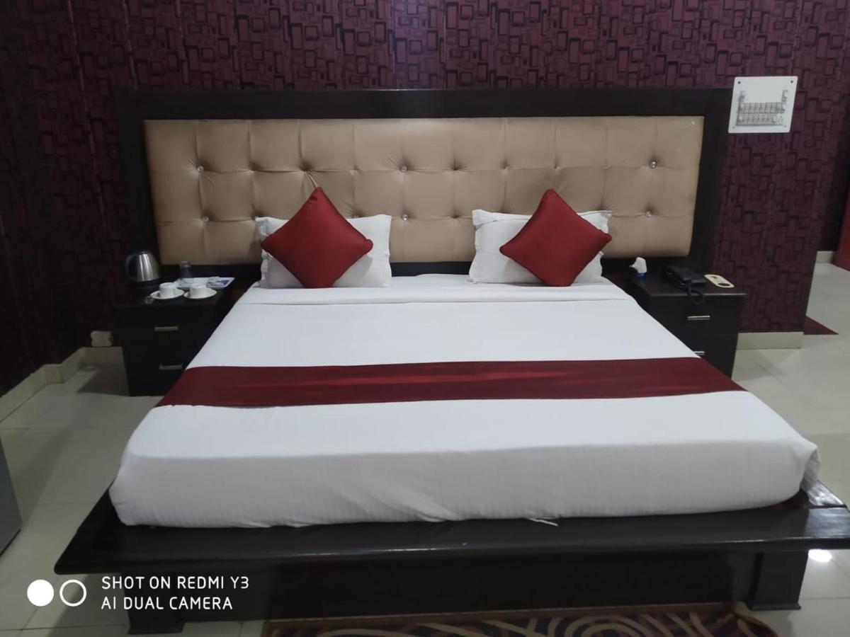 Hotel Aarkay Palace Badarpur エクステリア 写真