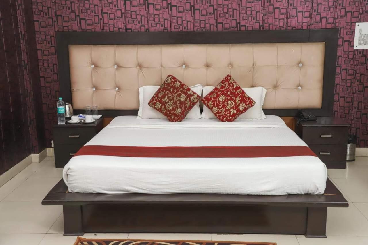 Hotel Aarkay Palace Badarpur エクステリア 写真